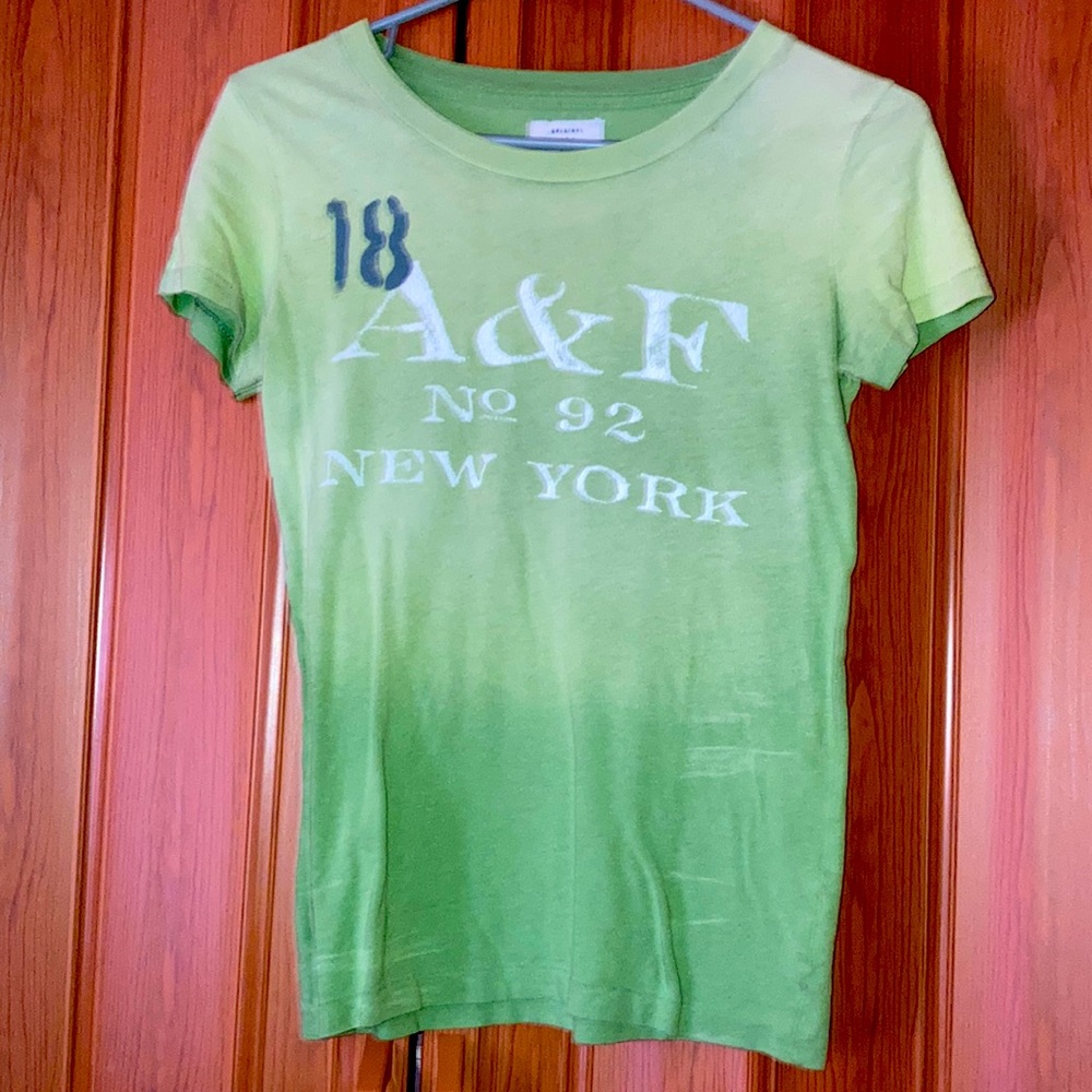 A&F tee